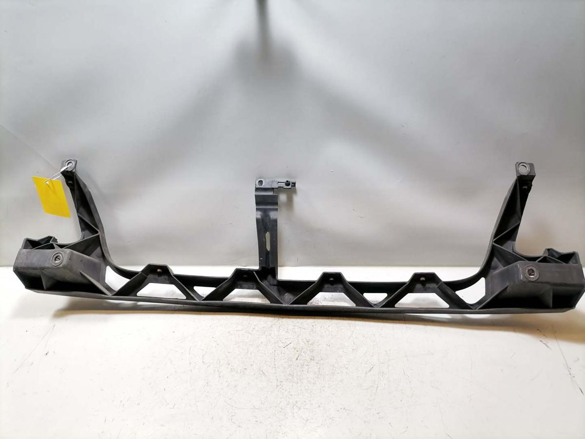 VW Passat 3BG original Grilltr&auml;ger Plastik-Verst&auml;rkung St&uuml;tzteil Sto&szlig;f&auml;nger vorn Bj.2005